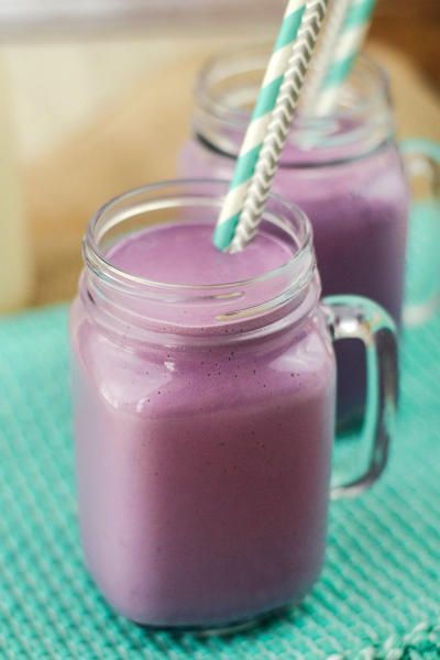 This Purple Cow milkshake is a deliciously different twist on milkshakes! Made with grape juice, your kids will ask for it again and again. Grape Juice Recipe, Frozen Grapes, Fat Burning Juice, Grape Recipes, Purple Cow, Milkshake Recipes, Grape Juice, Shake Recipes, Fat Burning Drinks