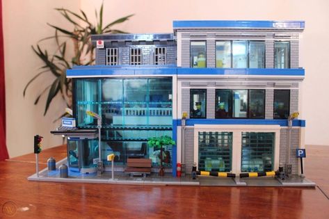 Lego Police Station Ideas, Lego City Moc Ideas, Lego City Moc, Lego Mansion, Lego City Police Station, Lego Police Station, Adult Lego, Lego City Police, City Ideas