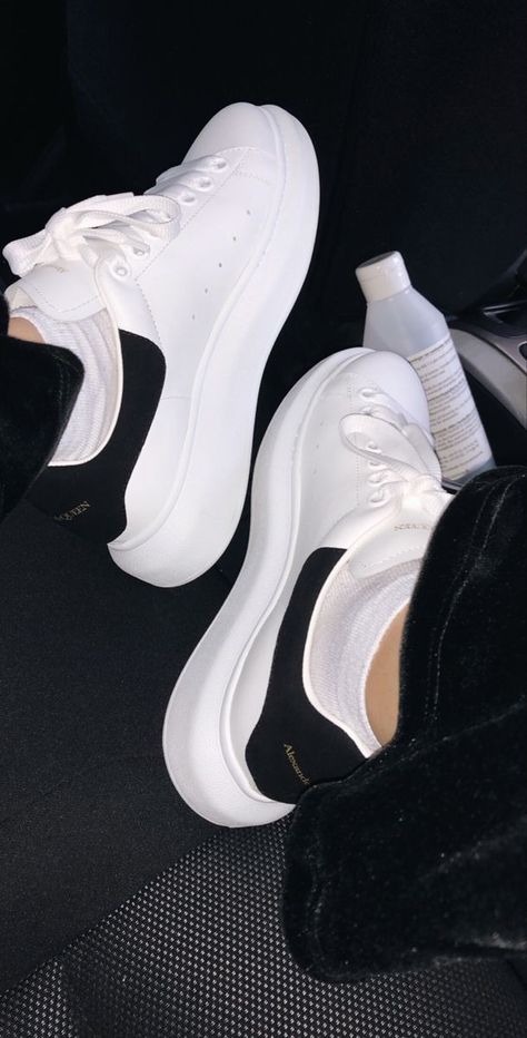 Alexander Mcqueen Sneakers Outfit, Tenis Aesthetic, Shoes Alexander Mcqueen, Alexander Mcqueen Oversized Sneaker, Alexander Mcqueens, Gym Aesthetic, Alexander Mcqueen Sneakers, Trendy Shoes Sneakers, Mcqueen Sneakers