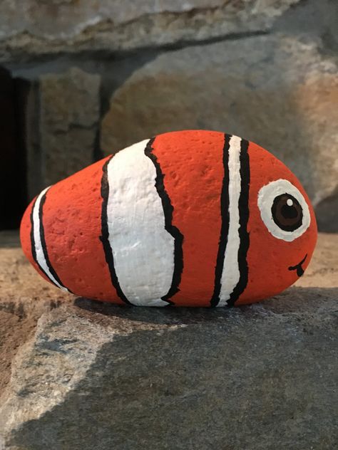 “Nemo Nemo Nemo that’s a nice name - Dory  Finding Nemo Painted Rock #disney #disneypixar #findingnemo #rockpainting #acrylicpainting Animals On Rocks Stone Painting, Rock Painting Ideas Bluey, Fish Rock Painting Ideas Easy, Name Painted Rocks, Finding Nemo Painted Rocks, Nemo Painted Rock, Stone Painting Ideas Easy, Disney Rock Painting Ideas Easy, Easy Rock Art Ideas