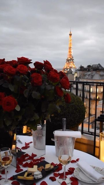 Dinner Date Aesthetic, George V Paris, March Pisces, Paris Romance, Paris Couple, Aesthetic Paris, Romantic Luxury, Dreamy Aesthetic, Romantic Wallpaper