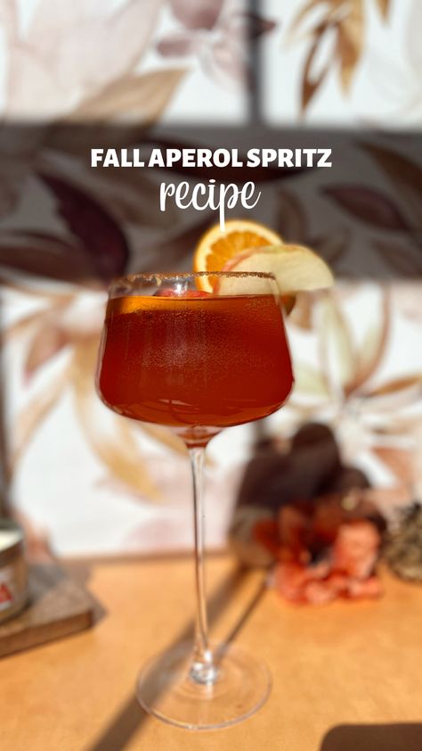 Essen, Autumn Coctails Recipes, Fall Aperol Spritz Recipe, November Cocktail Recipes, Fall Spritzer Drinks, Fall Gin Cocktails, Fall Spritz, Fall Martini, Nashville Lifestyle