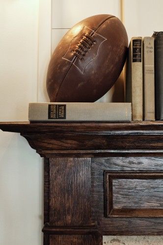 football bookend Traditional Dining Room Ideas, Vintage Sports Decor, Football Man Cave, Football Rooms, Sports Man Cave, Football Bedroom, Rugby Balls, Football Decor, Transitional Dining Room