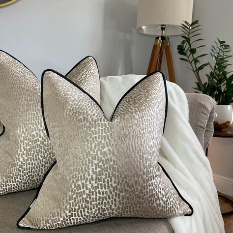 This Throw Pillows item by KKPearlDecor has 1087 favorites from Etsy shoppers. Ships from United Kingdom. Listed on Dec 7, 2023 Gold Bedding, Glam Bed, Luxury Champagne, Gold Pillow, Piped Cushion, Bedroom Stuff, Dining Ideas, Gold Bed, Diva Style