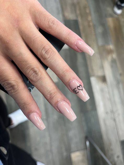 Nails With Initial E On Them, Nails With The Letter E On Them, Initial E On Nails, Nails With Letter E Initial, E Initial On Nails, Letter E Nails, Letter R On Nails, Letter H On Nails, A Letter Nails