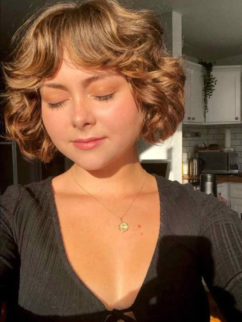 French Bob Thick Hair Round Face, Wednesday Haircut, Hairstyle Ideas For Short Hair, Bangs Wavy Hair, Cute Bob Hairstyles, Bob Haircut Curly, French Bob, 2023 Hair, Ideas For Short Hair