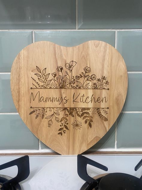 Personalised heart bamboo chopping board measuring 28cmx31cmx1.7cm Beautiful floral design with the surname or any message engraved on the inside. If you would like any other design please let me know. Chopping Board Engraving, Wood Burn Chopping Board, Mothers Day Wood Burning Ideas, Beginner Wood Burning Projects, Chopping Board Art, Engraved Chopping Board, Wood Engraved Gifts, Chopping Board Design, Beginner Wood Burning