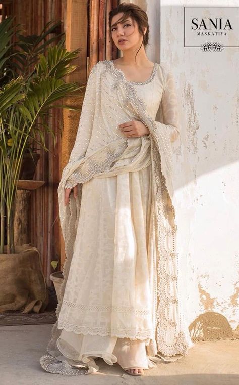 Mahira Khan Dresses, Sania Maskatiya, Mahira Khan, Traditional Indian Dress, Desi Fashion Casual, Pakistani Dresses Casual, Pakistani Fashion Party Wear, Beautiful Pakistani Dresses, Indian Bridal Outfits