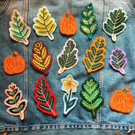 I’m literally so in love with these new patches y’all have no idea! I’ll have all of these cuties, along with some other cool stuff at @thehalfmoonmarket next weekend 💘✨✂️🌱🌿 Tela, Diy Patches Embroidery, Embroidered Patch Diy, Embroidery Patchwork, Felt Patch, Handmade Patch, Embroidered Jewelry, Cute Patches, Felt Embroidery