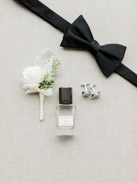 Wedding Details Groom, Flat Lays Wedding Photography, Groom Flat Lay Details, Grooms Details, Grooms Accessories, Fall Groom, Groom Wedding Shoes, Wedding Photography Detail Shots, Groomsmen Wedding Photos