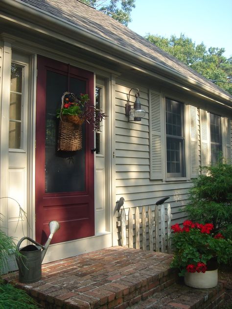 Welcome to My Country Nest.   Come on in~ Primitive Homes, Front Door Colors, Home Porch, Primitive Decorating Country, Primitive Home, Exterior Paint Colors, Door Color, Colonial House, Country Primitive