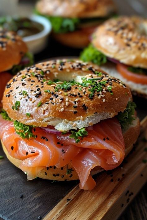 Bagel With Smoked Salmon, Salmon Bagel Recipe, Breakfast Smoked Salmon, Smoked Salmon Bagel Sandwiches, Salmon Bagel Sandwich, Smoked Salmon Bagel Recipe, Salmon Sandwich Ideas, Cafe Food Breakfast, Salmon Bagel Breakfast