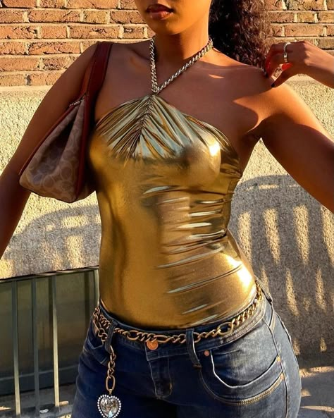 Gold Tops Outfit, Chubby Baddie, Outfits Fresas, Streetstyle Aesthetic, Tomboy Femme, 2000s Outfit, Brunch Outfits, Instagram Famous, Gold Outfit