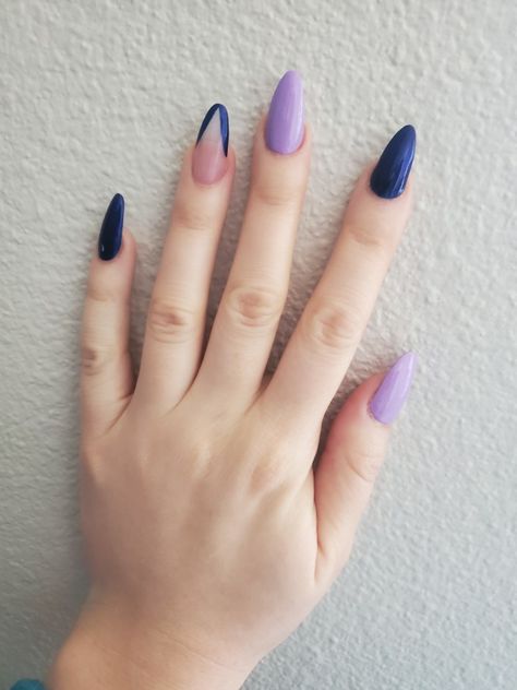 Lavender navy nails fingernails Navy And Lavender Nails, Purple And Navy Blue Nails, Navy Purple Nails, Purple And Navy Nails, Navy And Purple Nails, Lilac And Blue Nails, Engagement Nail Art, Navy Nail Art, Engagement Nail