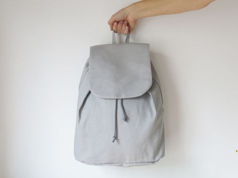 Backpacks are just so versatile – expecially when you are zooming around on your bike. My previous backpack patterns like Backpack No. 1 and Backpack No. 2 have proven to be quite popular and… Homemade Backpack, Sewing Backpack, Diy Sac Pochette, Backpack Sewing Pattern, Diy Backpack Pattern, Backpack Pattern Sewing, Backpack Sewing, Backpack Tutorial, Diy Backpack