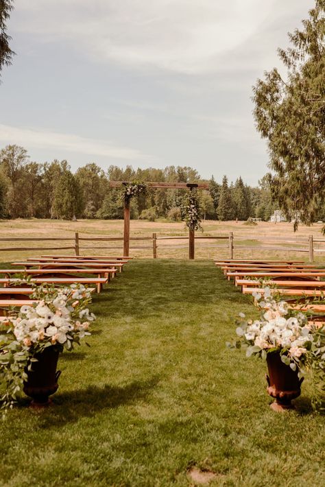 Wedding Farm Venues, Wedding Venue Ideas Country, Small Intimate Country Wedding, Country Wedding Venues Outdoor Ceremony, Country Wedding Small Simple, Simple Outdoor Country Wedding, Country Wedding Locations, Country Wedding Outdoor, Farm Wedding Alter