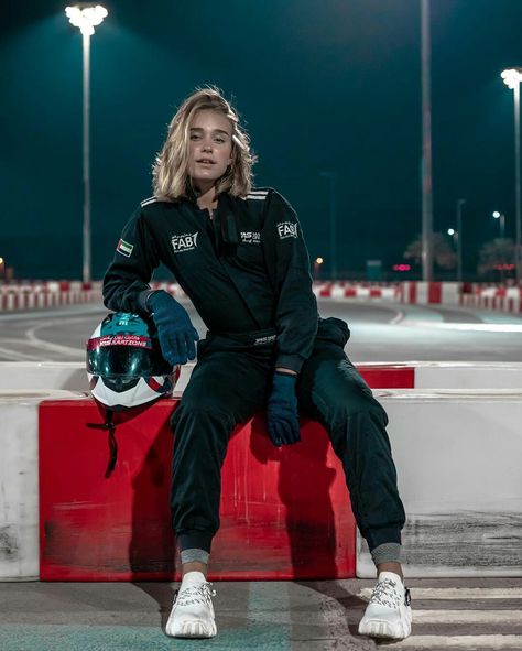 Racing Photoshoot, Oufits Casual, Savannah, Savannah Chat, Race Cars, Cool Girl, My Girl, Books Wattpad, Cool Outfits