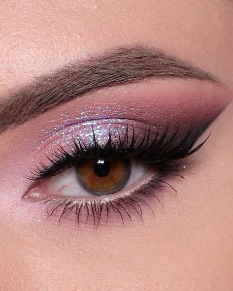 Eyeshadow Looks For Purple Dress, Light Purple Dress Makeup Ideas, Eye Makeup Pink Dress, Prom Makeup For Brown Eyes Pink Dress, Dark Purple Prom Makeup, Prom Makeup For Purple Dress, Makeup Looks For Purple Dress, Pink Dress Makeup Ideas, Prom Makeup For Brown Eyes