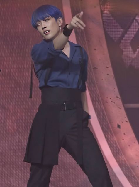 hongjoong with half skirt = masterpiece Hongjoong In Skirt, Half Skirt Outfits, Ateez Iconic Outfits, Hongjoong Skirt, Hongjoong Fashion, Hongjoong Outfit, Ateez Outfits, Boys In Skirts, Oh Captain My Captain