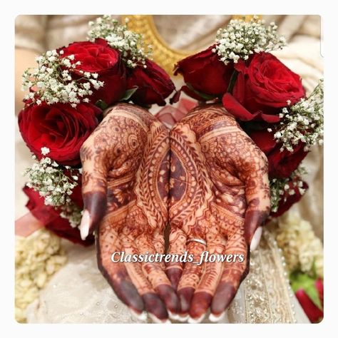 Nikah Flower Jewellery, Red Rose Flower Jewellery For Haldi, Red Gajra Hand, Real Rose Jewellery For Haldi, Flower Bracelet Wedding Pakistani, Real Flower Jewelry For Bride, Flower Bangles Wedding, Fresh Flowers Jewellery, Red Flower Jewellery