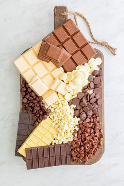 Learn all about the different types of chocolate for baking! Chocolate Chips, baking bars, almond bark, melting wafers and all the different kinds of chocolate you'll come across in any recipe. Baking Bars, Nutritious Desserts, Crazy For Crust, Chocolate Melting Wafers, Chocolate Dishes, Baking Chocolate, Berry Cheesecake, Types Of Chocolate, Almond Bark