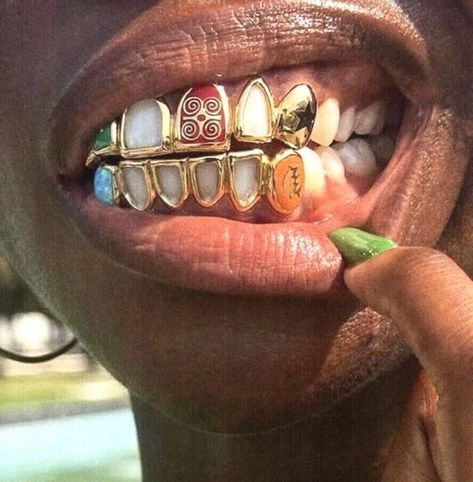 Elle Bambii-Ivy Estelle Gold Teeth Grillz, Grillz Teeth, Gold Grill, Diamond Teeth, Teeth Art, Streetwear Jewelry, Dope Jewelry Accessories, Gold Grillz, Grills Teeth