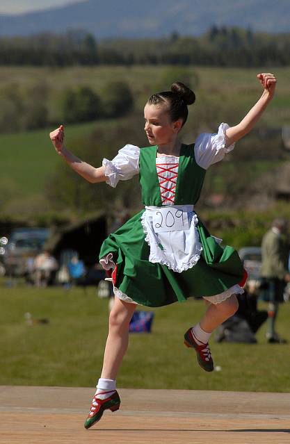 Green jumper & two-tone shoes #jig Highland Dance Outfits, Scottish Highland Dance, Scottish Names, Highland Dancing, Irish Jig, Baby Dance, Green Jumper, Highland Dance, Scotland Forever