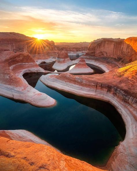 Lake Powell Utah, California Aesthetic, Utah Lakes, Utah Usa, Lake Powell, Clear Lake, Colorado River, California Coast, Outdoor Adventure