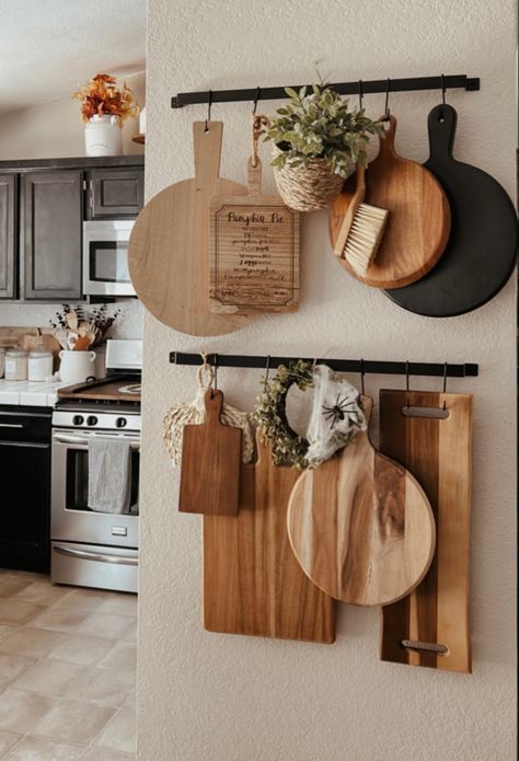 Bohemian Kitchen Wall Decor, Farmhouse Natural Decor, Kitchen Shelf Decor, Kitchen Black, Kitchen Things, Japanese Kitchen, Spring Valley, Boho Kitchen, Kitchen Inspo