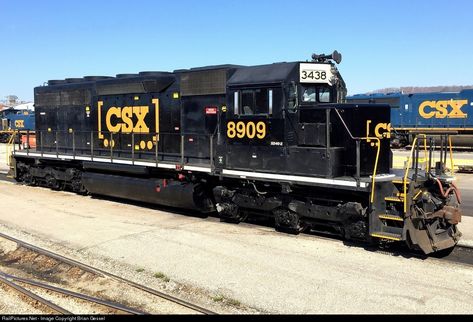 RailPictures.Net Photo: CSXT 8909 CSX Transportation (CSXT) EMD SD40-2 at Huntington, West Virginia by Brian Gessel Csx Locomotives, Train Sketch, Chessie System, Huntington West Virginia, Road Pics, Csx Transportation, Csx Trains, Railroad Art, Railroad History