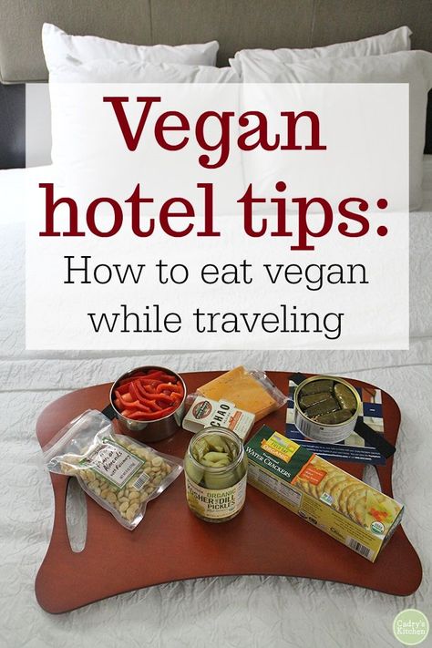 Roadtrip Vegan Snacks, Vegan Hotel Room Meals, Vegan Road Trip Snacks, Vegan Vacation Meals, Easy Vegan Travel Meals, Vegan Road Trip Meals, Vegan Travel Snacks, Vegan Road Trip Food, Vegan Travel Food