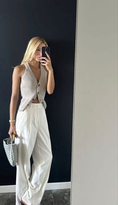 Spring Vest Outfits, White Trousers Outfit, Knit Waistcoat, Waistcoat Outfit, Stylish Work Attire, Elegante Casual, Long Skirts For Women, Vest Outfits, Work Outfits Women