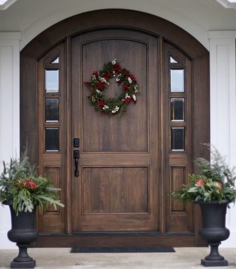 Deur Makeover, Arched Front Door, Portico Design, Best Front Doors, Beautiful Front Doors, Wooden Main Door, Wooden Main Door Design, Wood Front Doors, Wooden Front Doors