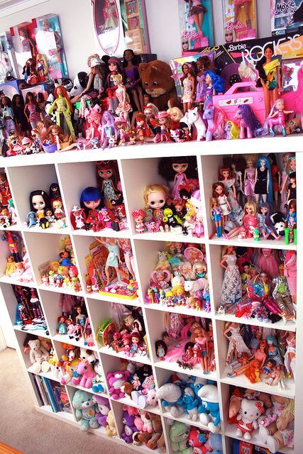 Doll Display Shelf---Quincy's dream come true Doll Shelf Display, Doll Collection Display, Unusual Collections, Vintage Toy Display, Barbie Display, Toy Collection Display, Dollhouse Decorating, Pink Dollhouse, Doll Storage