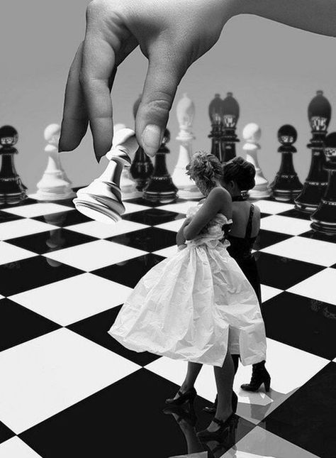 Chess. Giant Chess, Frida Art, Chess Game, Through The Looking Glass, Jolie Photo, Chess Pieces, Black White Photos, Bw Photo, Chess Set