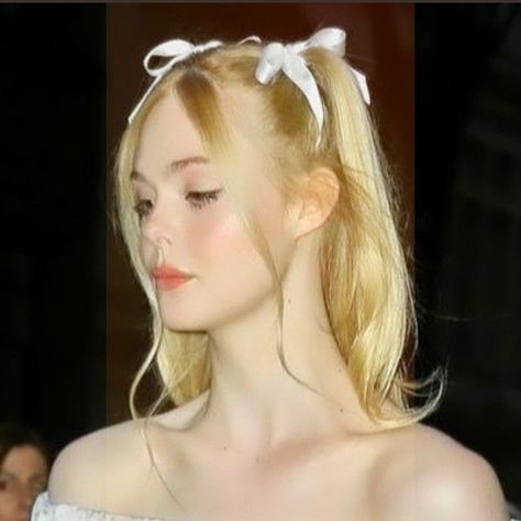 Girl Aesthetic Pfp, Aesthetic Pfp, Elle Fanning, Girly Jewelry, Film Aesthetic, Cute Makeup, Girl Icons, Girly Girl, Pretty Pictures