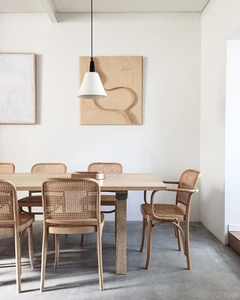 Looking for modern minimalist dining room design inspiration? These modern mix and match table and chairs pairings from room & board are the perfect! Dining Room Decorating, Dining Room Interior, Minimalist Dining Room, Dining Room Contemporary, Scandinavian Dining, 아파트 인테리어, Ideas Hogar, Farmhouse Dining Room, Dining Room Inspiration