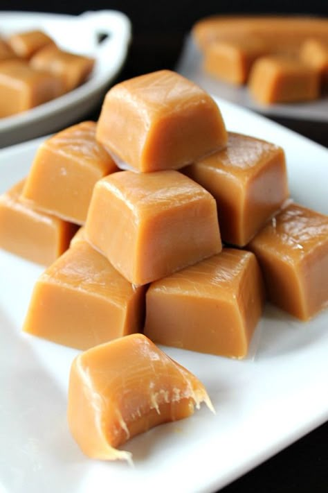 Homemade Caramel Homemade Caramel Recipes, Microwave Caramels, Candy Recipes Homemade, Caramel Recipes, Homemade Caramel, Homemade Candies, Yummy Desserts, Fudge Recipes, Snack Ideas