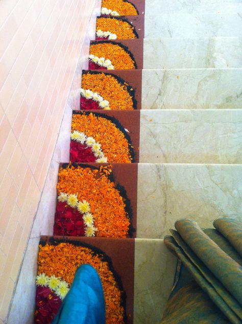 Flower Decoration At Home For Pooja, Flower Rangoli For Janmashtami, Flower Decoration On Stairs, Stairs Decoration With Flowers, Home Decor With Flowers Indian, Decoration For Kankupagla, Floral Diwali Decoration, Rangoli Designs By Flowers, Guruji Satsang Flower Decoration