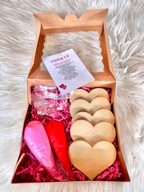 Valentines Cookie Kits, Valentines Cakes And Cupcakes, Cookie Kits, Cookie Decorating Kit, Valentines Baking, Valentines Sweets, Birthday Party Treats, Cookie Business, Snack Gift