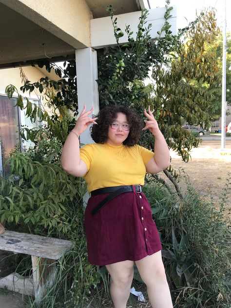 Cute Curvy Outfits, Red Aesthetic Outfits, Aesthetic Outfits Girl, 80s Fashion Outfits, Fancy Casual, My Yellow, Chubby Fashion, Yellow Top, Mid Size