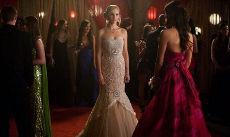 ♥ Vampire Diaries Fashion, Arielle Kebbel, Vampire Diaries Outfits, Caroline Dress, Ian Joseph Somerhalder, Vampire Diaries Stefan, Candice King, Candice Accola, Vampire Diaries Seasons