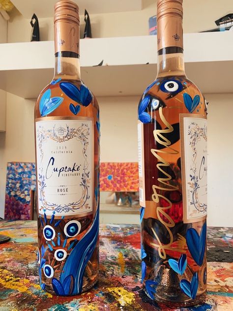 Painted Liquor Bottles, Paint On Wine Bottles, Bridal Balloons, Custom Champagne Bottle, Alcohol Bottle Crafts, Engagement Balloons, Bottle Decorations, Custom Wine Bottles, Balloons Wedding