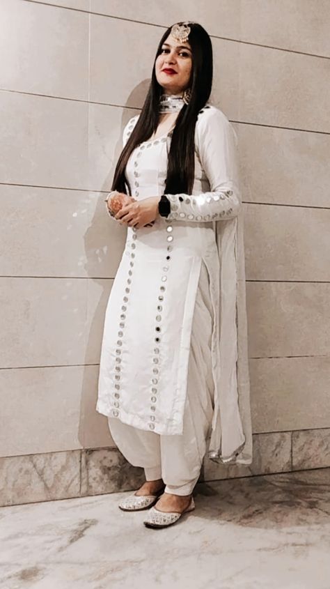 Suit Punjabi Patiala, Silk Punjabi Suit, Punjabi Patiala Suit, Designer Suits For Wedding, Suit Punjabi, Patiala Suit Designs, Long Blouse Designs, Made To Measure Suits, Stylish Kurtis Design