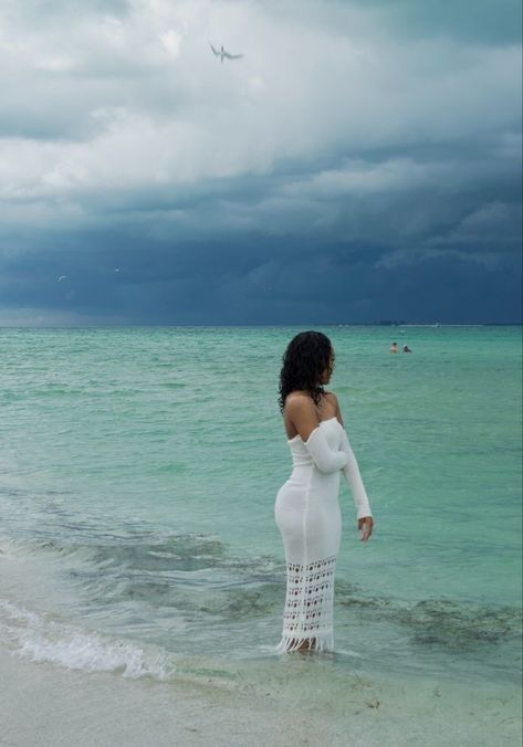 Beach Vacation Photoshoot, Beach Dress Black Women, Island Pics Aesthetic, Beach Pics Ideas Instagram, Ocean Birthday Photoshoot, Photoshoot Ideas Vacation, Beach Aesthetic Outfits Dresses, Beach Insta Photos, Beach Black Women