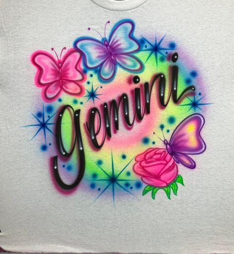 Graffiti Logo Airbrush T Shirts Design, Gemini Airbrush Shirt, Airbrush Art Tshirt, Airbrush Shirt Design, Airbrush Tshirt Ideas, Y2k Airbrush Shirt, Airbrush Designs Ideas, Airbrush Shirt Ideas, Airbrush Clothing