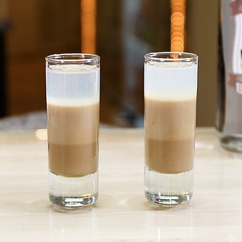 TRIPLE CHOCOLATE SHOTS 1 Part Chocolate Liqueur 1 Part Irish Cream 1 Part Vodka PREPARATION 1. Layer ingredients into shot glass in order listed above. DRINK RESPONSIBLY! Tipsy Bartender Recipes, Birthday Cake Shots, Alcohol Chocolate, Shots Alcohol Recipes, Candy Shots, Chocolate Vodka, Shooter Recipes, Alcoholic Treats, Chocolate Shots