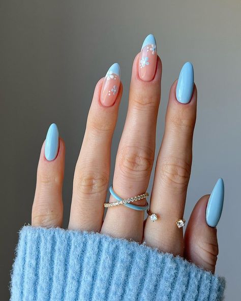 40 Best 2023 Nails to Inspire You Summer Almond Nails 2024, Nails For Europe Trip, Eid Nails, Nails Paint, Sky Blue Nails, Baby Blue Nails, Nagel Tips, Simple Gel Nails, Summery Nails