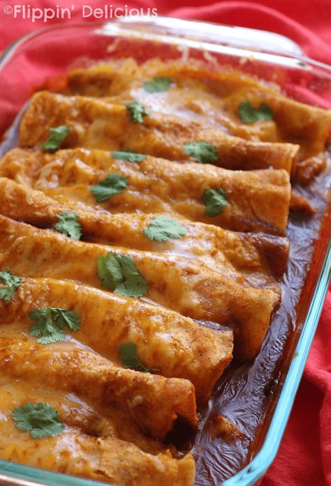 10 MINUTE GLUTEN FREE ENCHILADAS Microwave Enchiladas, Healthy Microwave Meals, Gluten Free Enchiladas, Gluten Free Wraps, Sicilian Recipes, Food Easy, Gluten Free Recipes For Dinner, Microwave Cooking, Easy Lunch Recipes