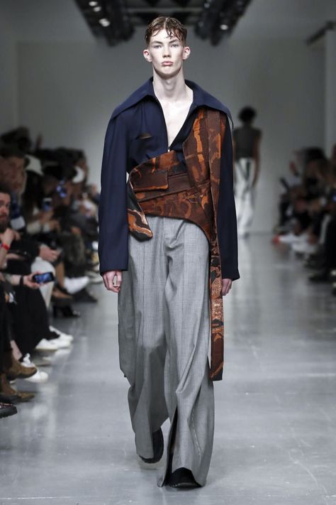 XIMONLEE presented by GQ China Menswear Fall Winter 2017 London Male Runway Fashion, Layering Outfits Men, Ximon Lee, Male Runway, Trend 2023, Menswear Runway, Art Appliqué, Men Fashion Show, Winter Ideas